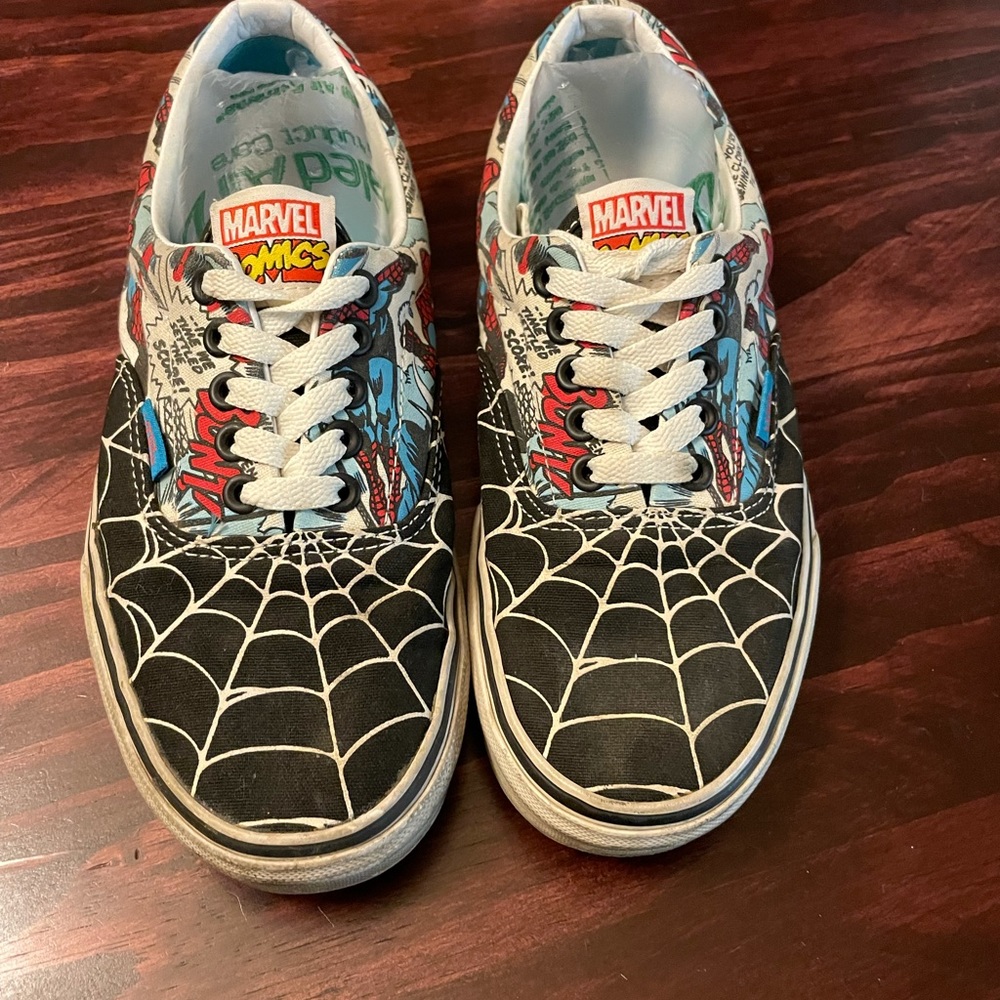 Must have Spider-Man Vans!!! Previously loved 🥰